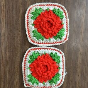 Vintage 70s Cottagecore Handmade Crochet Rose Granny Square Pot Holder Set Of 2